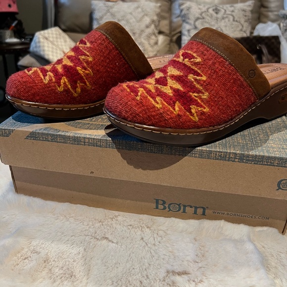 Born Clogs - Picture 5 of 6